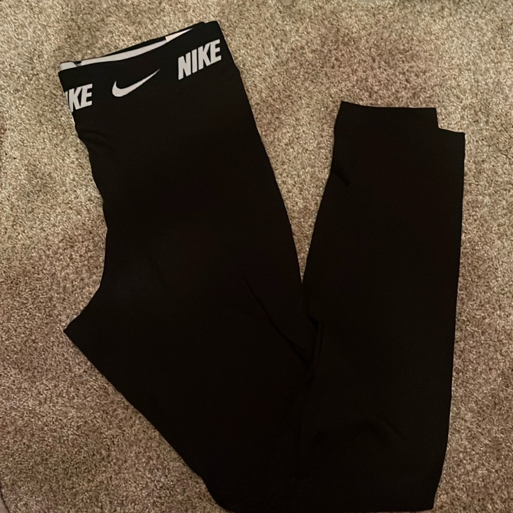 Black Nike leggings!!!!
